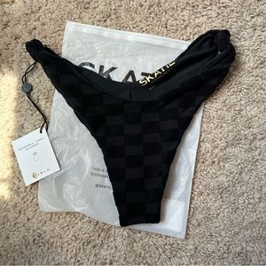 Skatie Suzanne Bottom in Monaco: XS